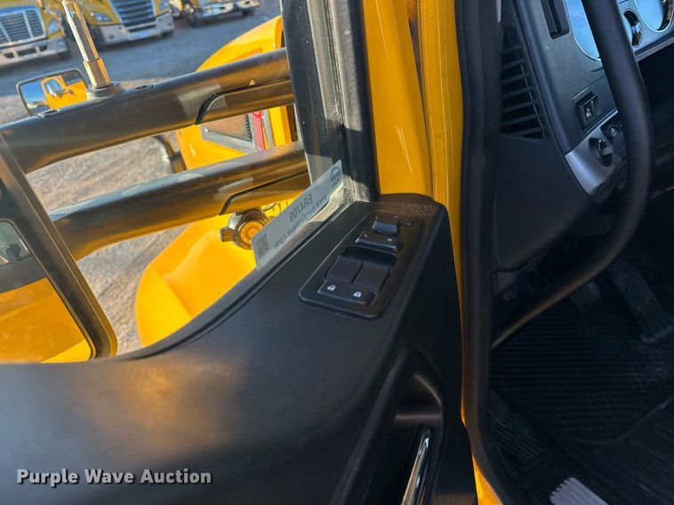 image for item ER4709 2022 Kenworth T680 semi truck