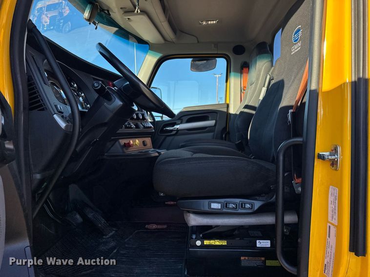 image for item ER4709 2022 Kenworth T680 semi truck