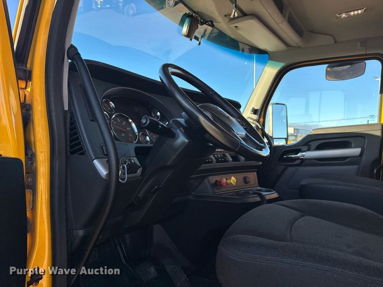 image for item ER4709 2022 Kenworth T680 semi truck