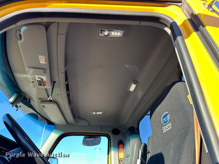 image for item ER4709 2022 Kenworth T680 semi truck