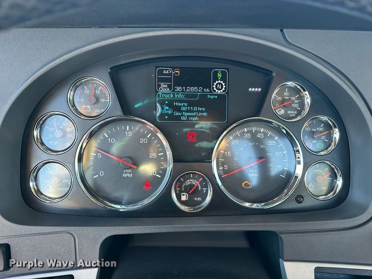 image for item ER4709 2022 Kenworth T680 semi truck