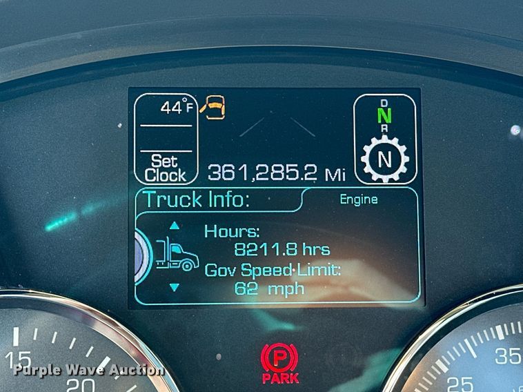 image for item ER4709 2022 Kenworth T680 semi truck