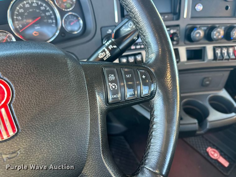 image for item ER4709 2022 Kenworth T680 semi truck