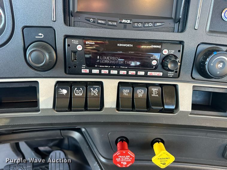 image for item ER4709 2022 Kenworth T680 semi truck