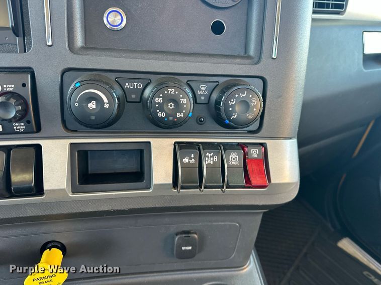 image for item ER4709 2022 Kenworth T680 semi truck