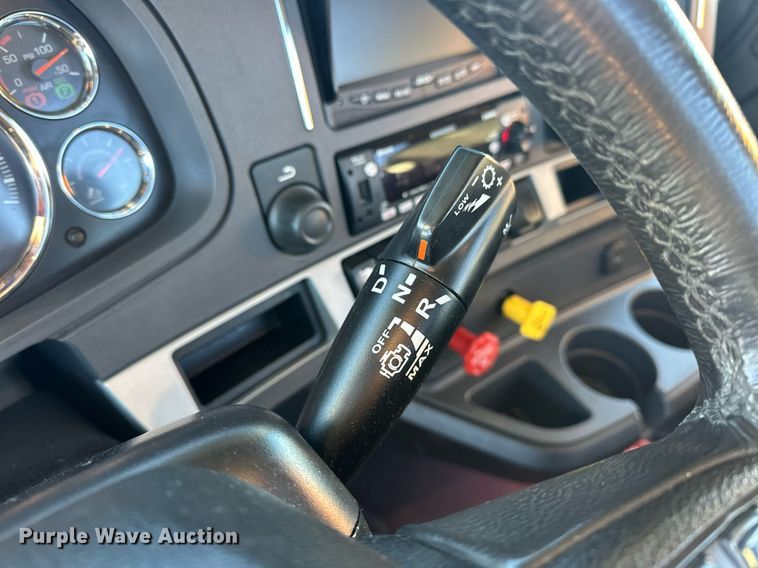 image for item ER4709 2022 Kenworth T680 semi truck