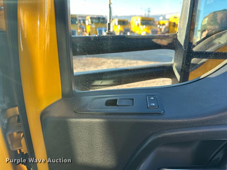 image for item ER4709 2022 Kenworth T680 semi truck