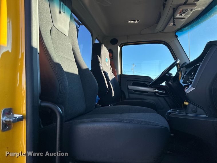 image for item ER4709 2022 Kenworth T680 semi truck