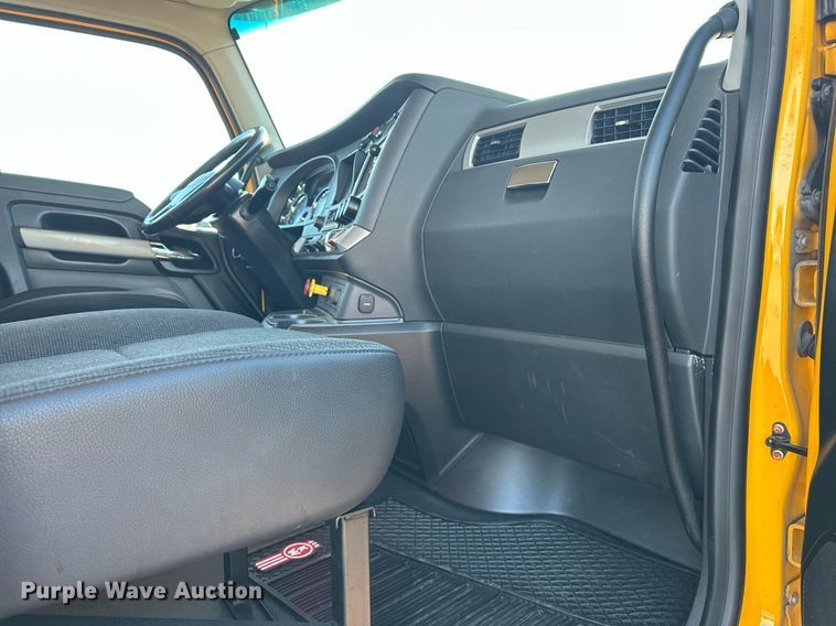 image for item ER4709 2022 Kenworth T680 semi truck