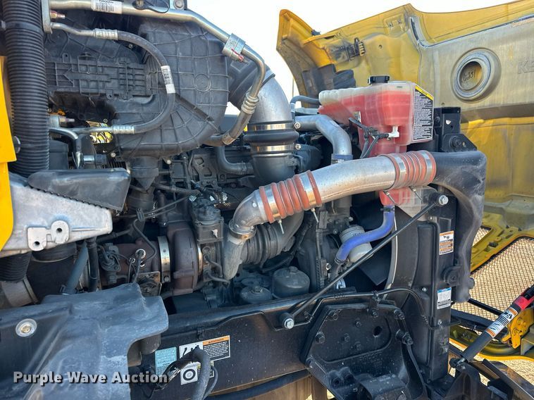 image for item ER4709 2022 Kenworth T680 semi truck