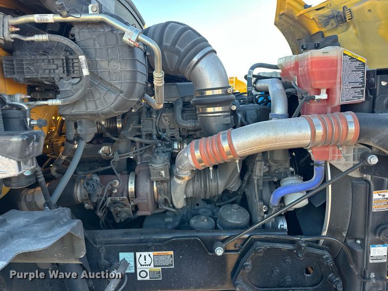 image for item ER4709 2022 Kenworth T680 semi truck