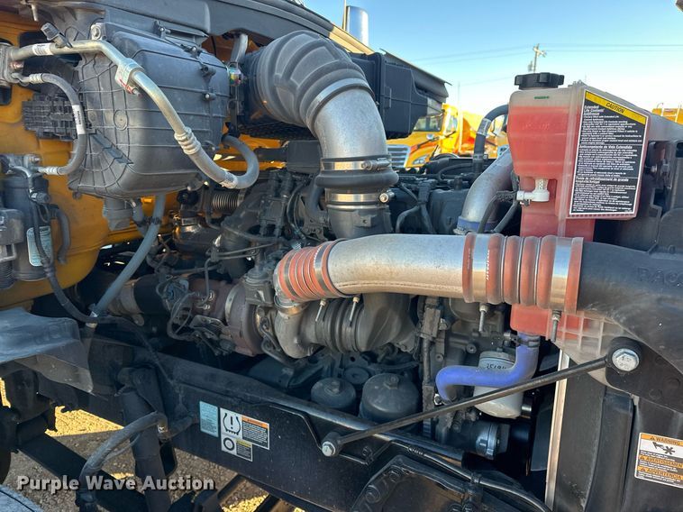 image for item ER4709 2022 Kenworth T680 semi truck