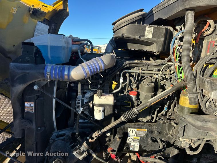 image for item ER4709 2022 Kenworth T680 semi truck