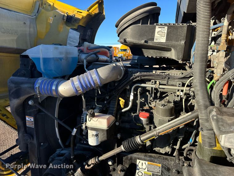 image for item ER4709 2022 Kenworth T680 semi truck