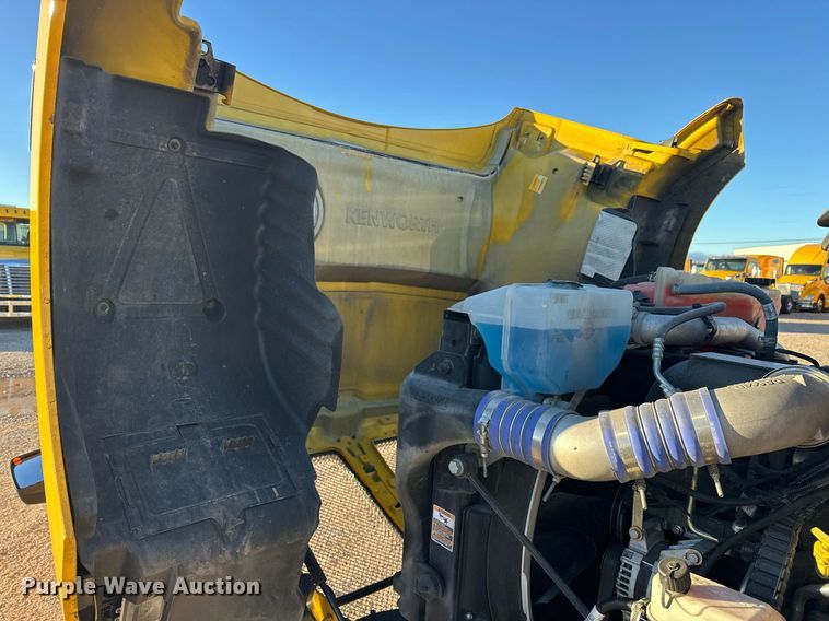 image for item ER4709 2022 Kenworth T680 semi truck