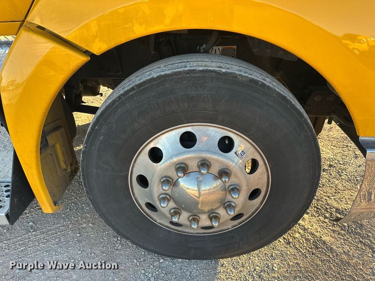 image for item ER4709 2022 Kenworth T680 semi truck