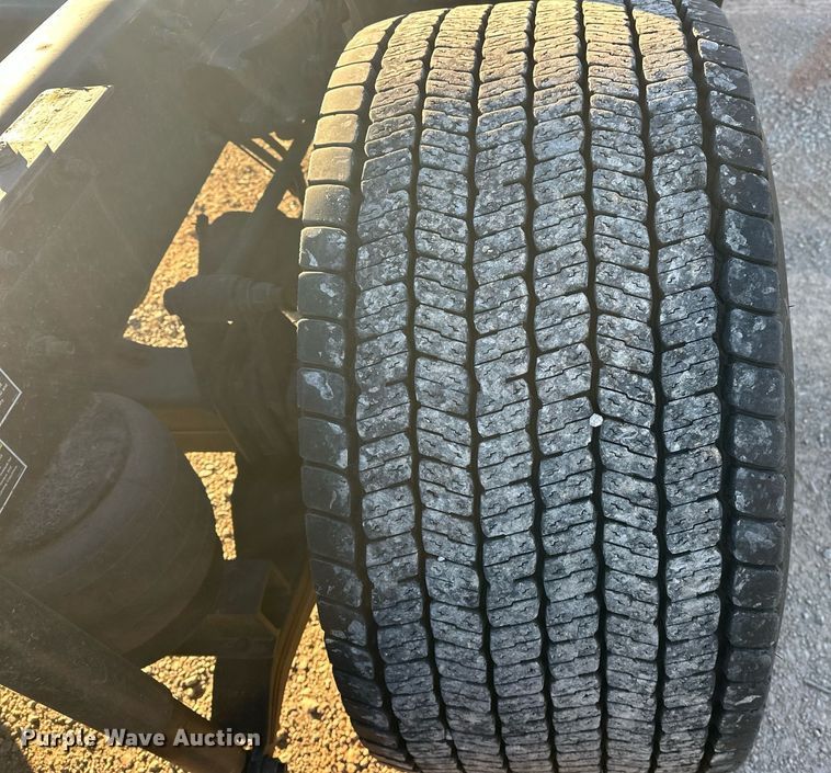 image for item ER4709 2022 Kenworth T680 semi truck