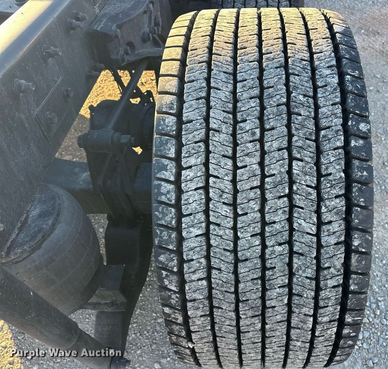 image for item ER4709 2022 Kenworth T680 semi truck