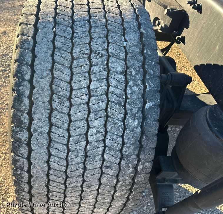 image for item ER4709 2022 Kenworth T680 semi truck