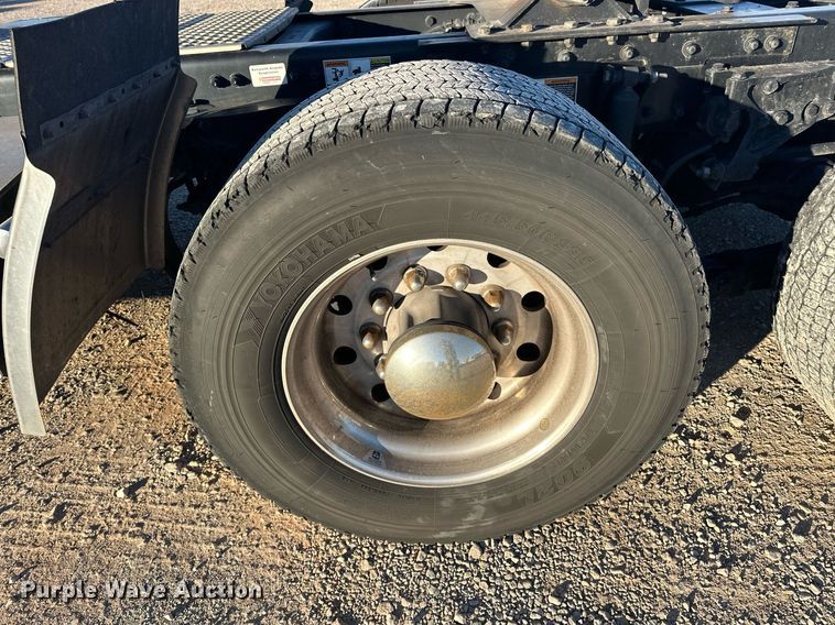 image for item ER4709 2022 Kenworth T680 semi truck