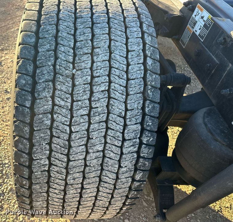 image for item ER4709 2022 Kenworth T680 semi truck