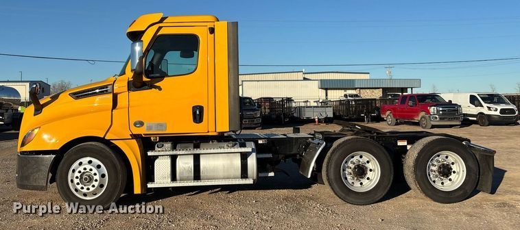 image for item ER4710 2021 Freightliner Cascadia 126 semi truck