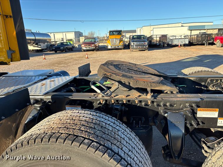 image for item ER4710 2021 Freightliner Cascadia 126 semi truck