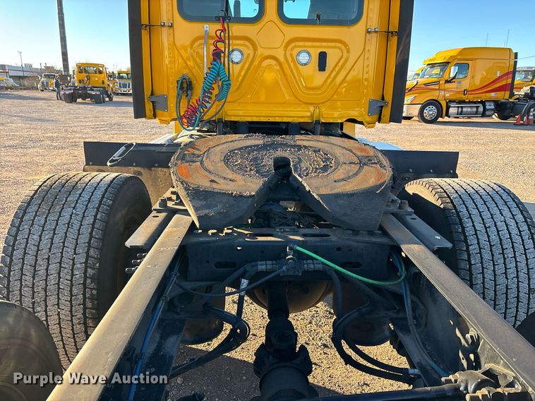 image for item ER4710 2021 Freightliner Cascadia 126 semi truck