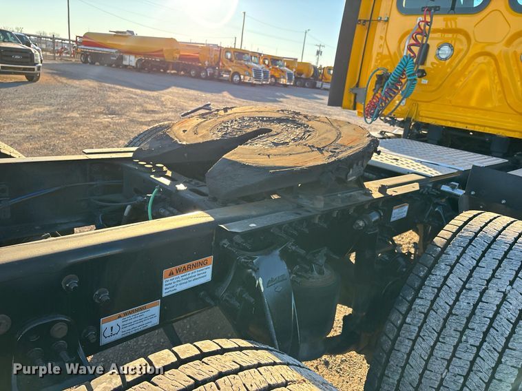 image for item ER4710 2021 Freightliner Cascadia 126 semi truck