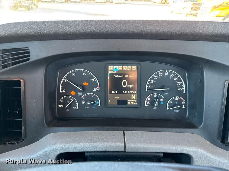 image for item ER4710 2021 Freightliner Cascadia 126 semi truck