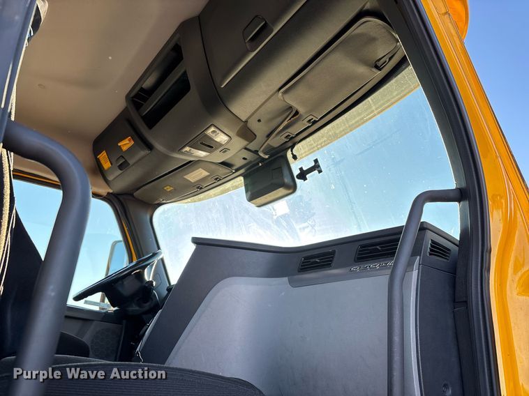 image for item ER4710 2021 Freightliner Cascadia 126 semi truck