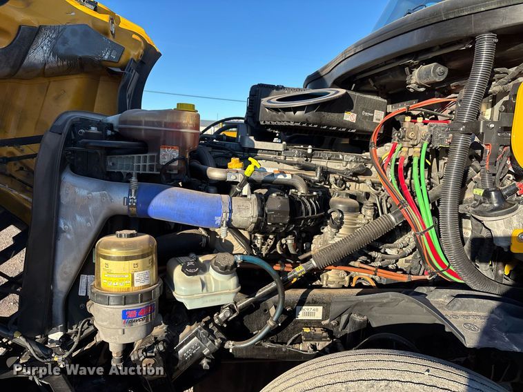 image for item ER4710 2021 Freightliner Cascadia 126 semi truck