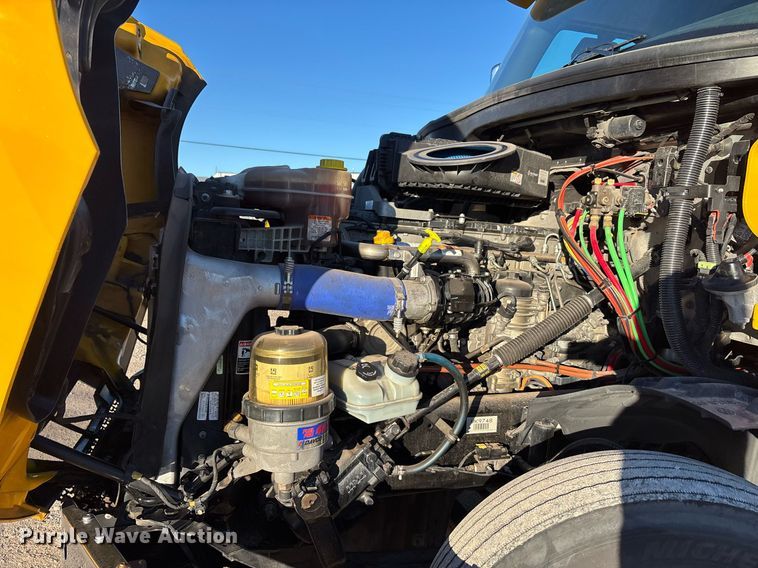 image for item ER4710 2021 Freightliner Cascadia 126 semi truck