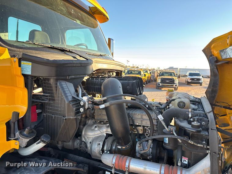 image for item ER4710 2021 Freightliner Cascadia 126 semi truck