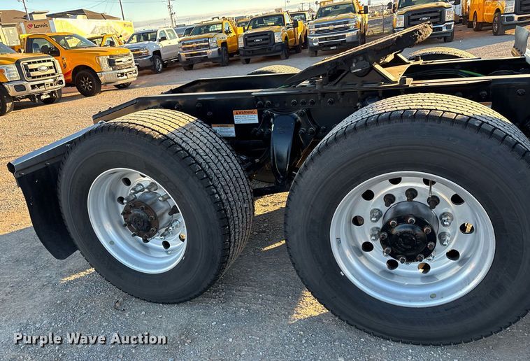 image for item ER4710 2021 Freightliner Cascadia 126 semi truck