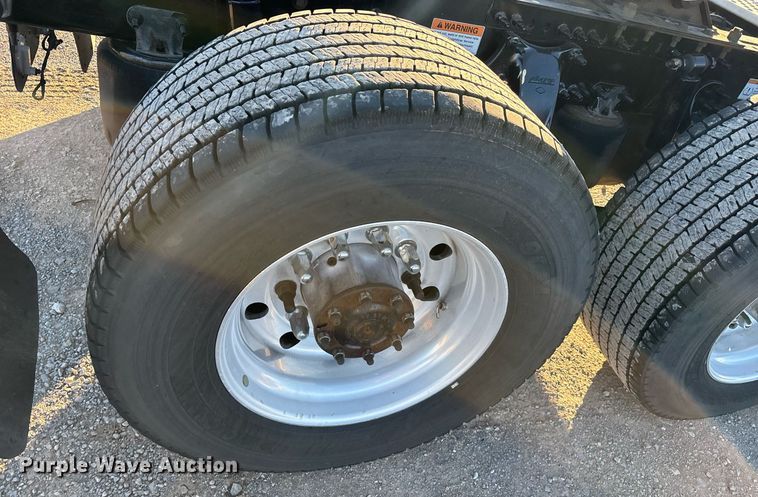 image for item ER4710 2021 Freightliner Cascadia 126 semi truck