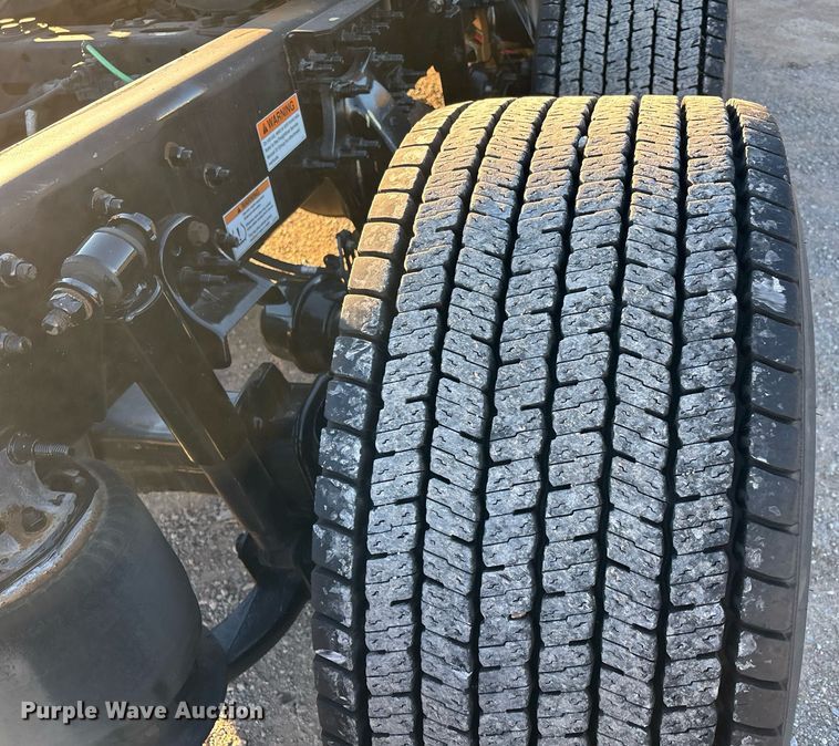 image for item ER4710 2021 Freightliner Cascadia 126 semi truck