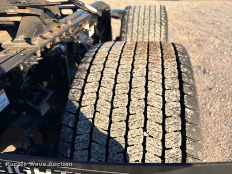 image for item ER4710 2021 Freightliner Cascadia 126 semi truck