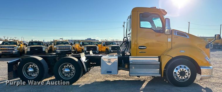 image for item ER4713 2022 Kenworth T680 semi truck