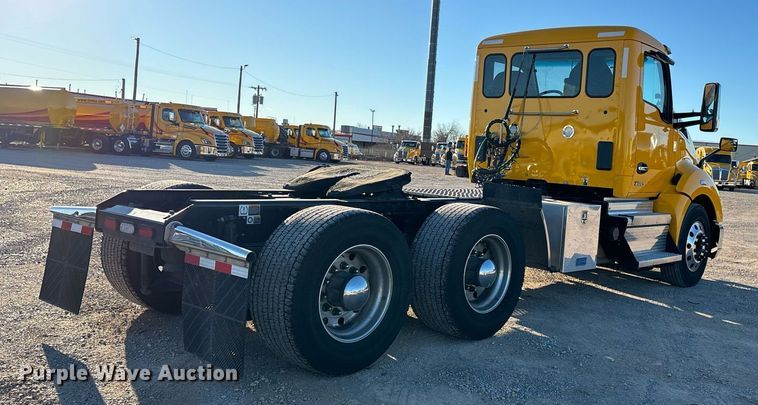 image for item ER4713 2022 Kenworth T680 semi truck