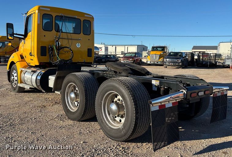 image for item ER4713 2022 Kenworth T680 semi truck