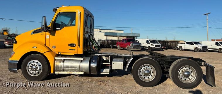 image for item ER4713 2022 Kenworth T680 semi truck