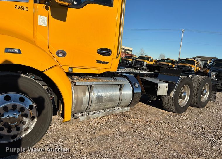 image for item ER4713 2022 Kenworth T680 semi truck