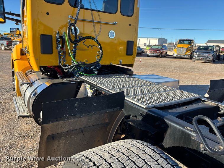 image for item ER4713 2022 Kenworth T680 semi truck