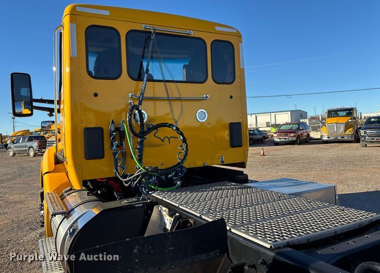 image for item ER4713 2022 Kenworth T680 semi truck