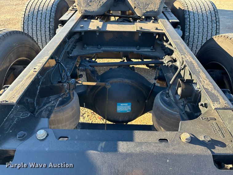 image for item ER4713 2022 Kenworth T680 semi truck