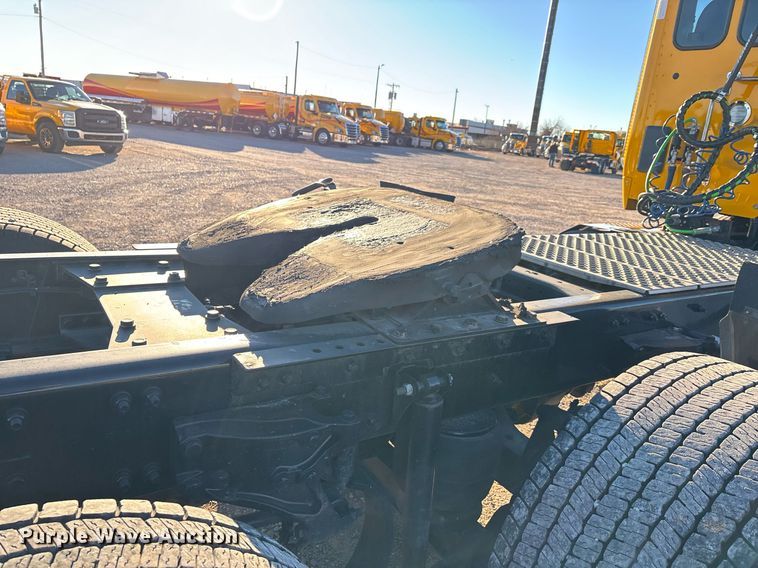 image for item ER4713 2022 Kenworth T680 semi truck