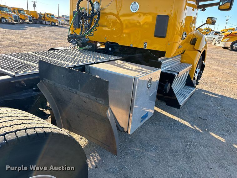 image for item ER4713 2022 Kenworth T680 semi truck