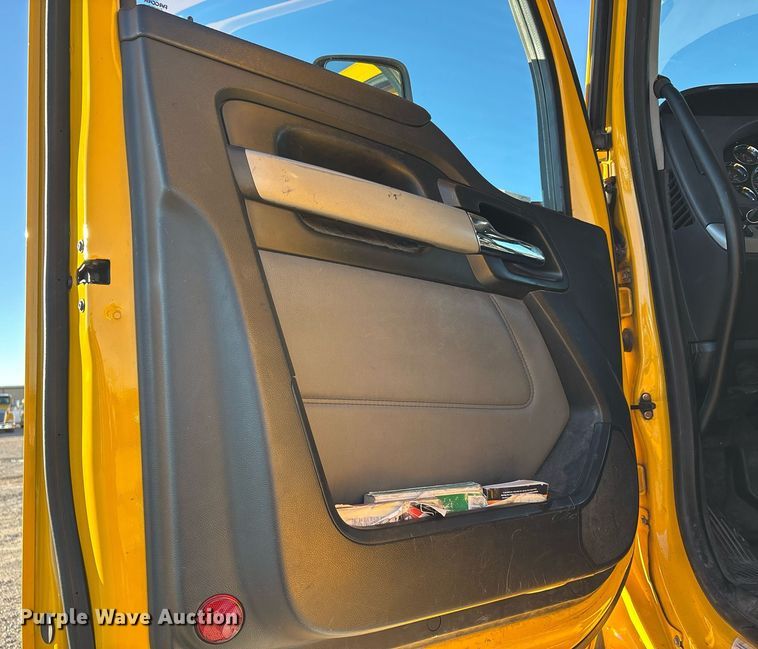 image for item ER4713 2022 Kenworth T680 semi truck