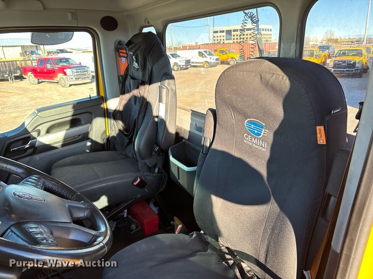 image for item ER4713 2022 Kenworth T680 semi truck